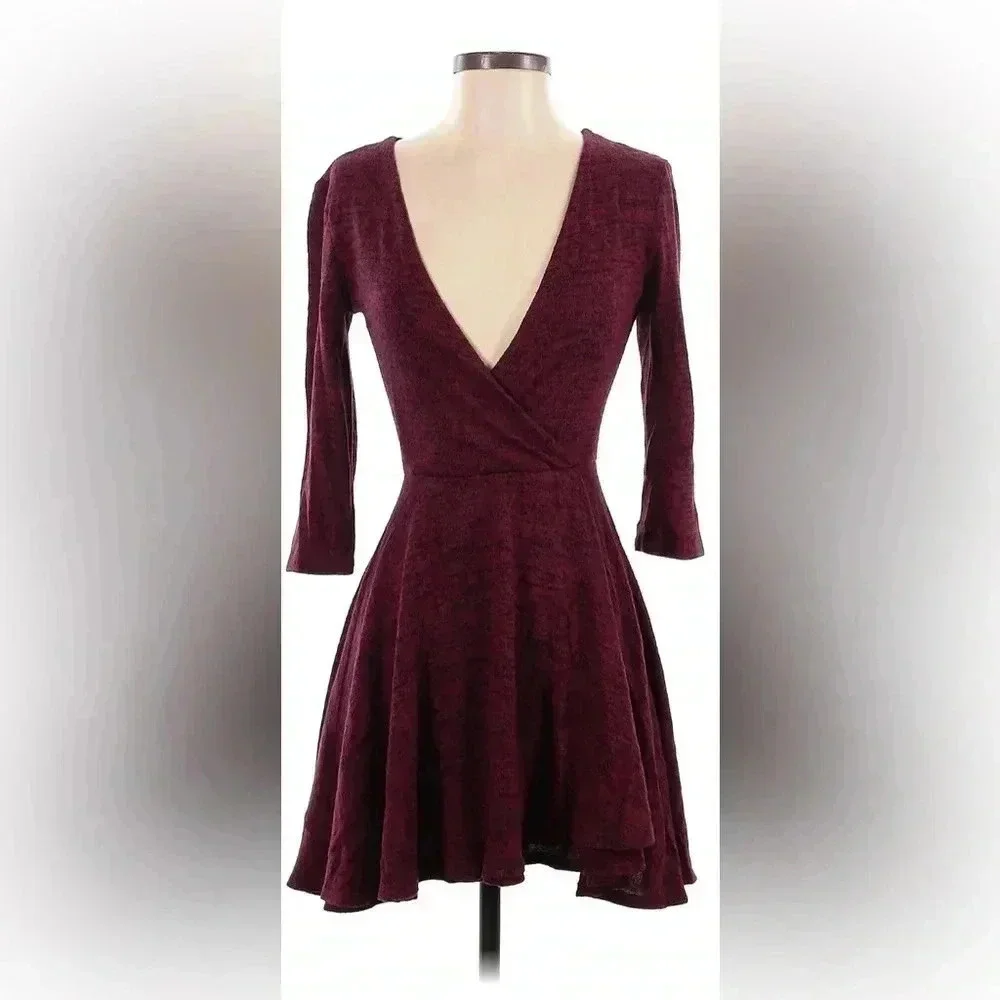 Kimchi Blue V-Neck Cocktail Dress Size Medium - Picture 1 of 3